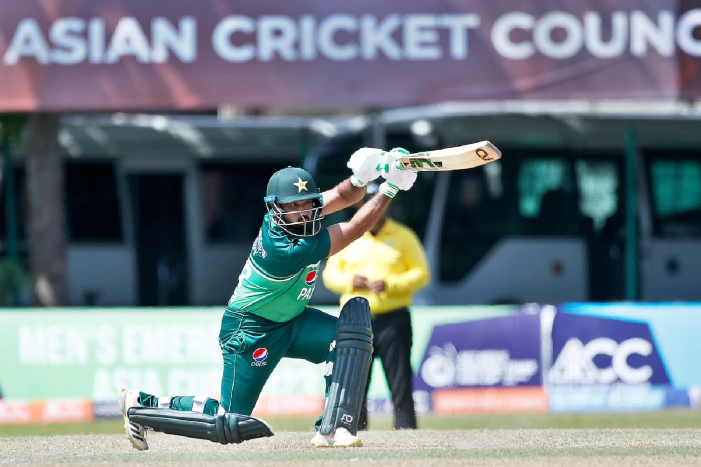 Tayyab Tahir plays a fluent cover drive, elegant batting photo