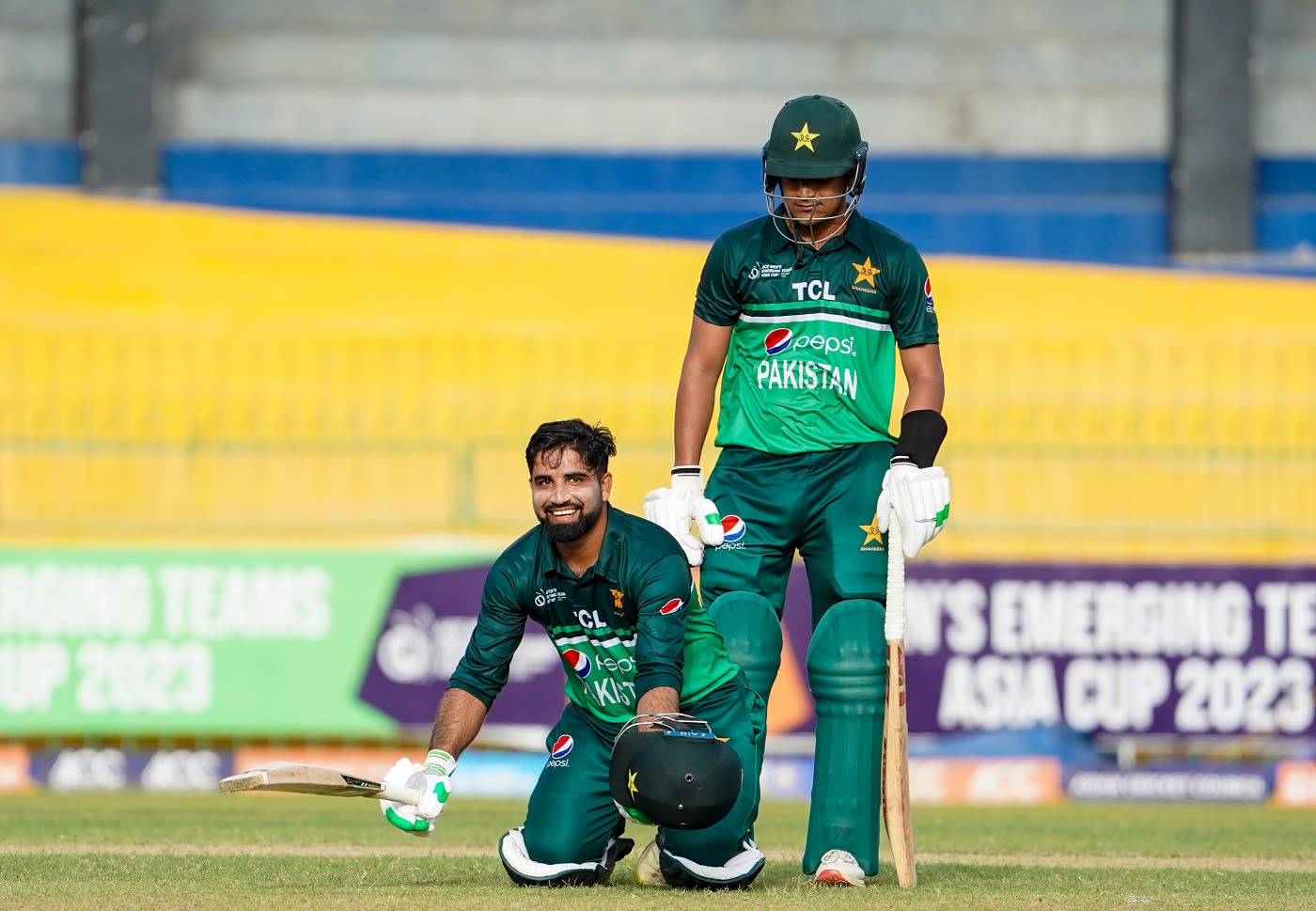 Tayyab Tahir celebrated his century with a prayer, cricket hundred hd photo