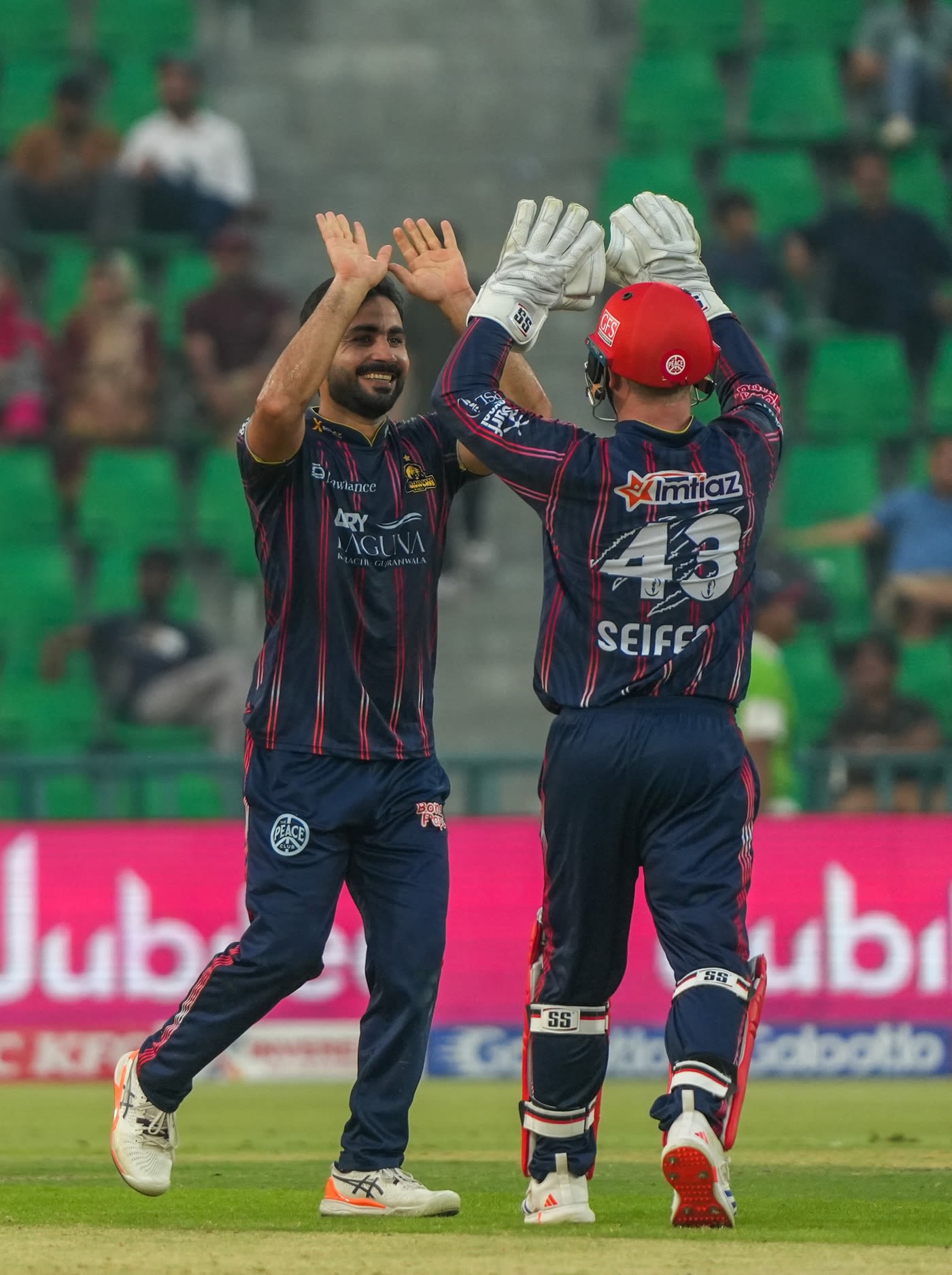 Khushdil Shah bagged two wickets, cricket bowler hd pics