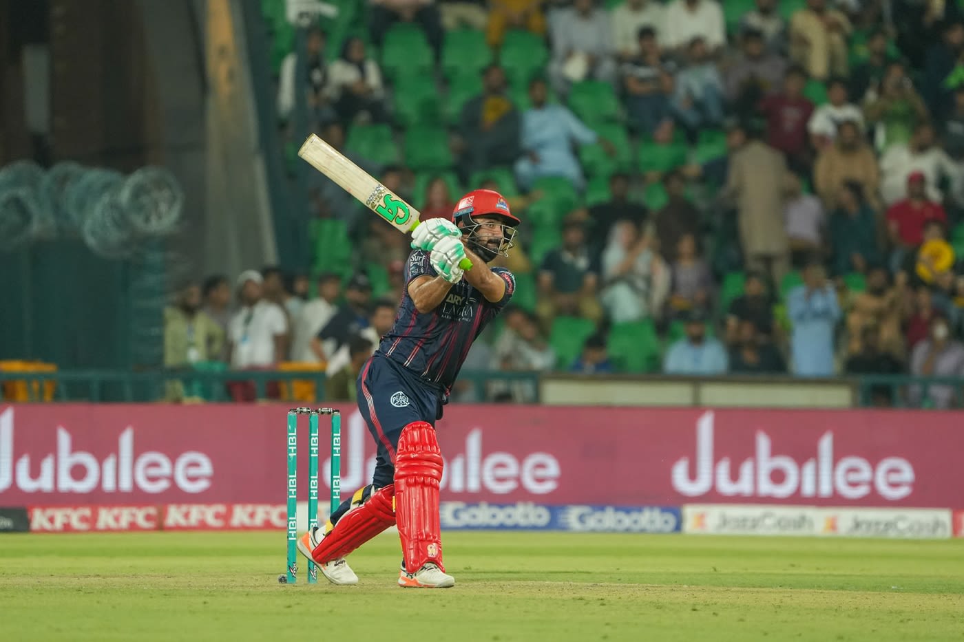 Khushdil Shah scored a crucial 27*, cricket player photo
