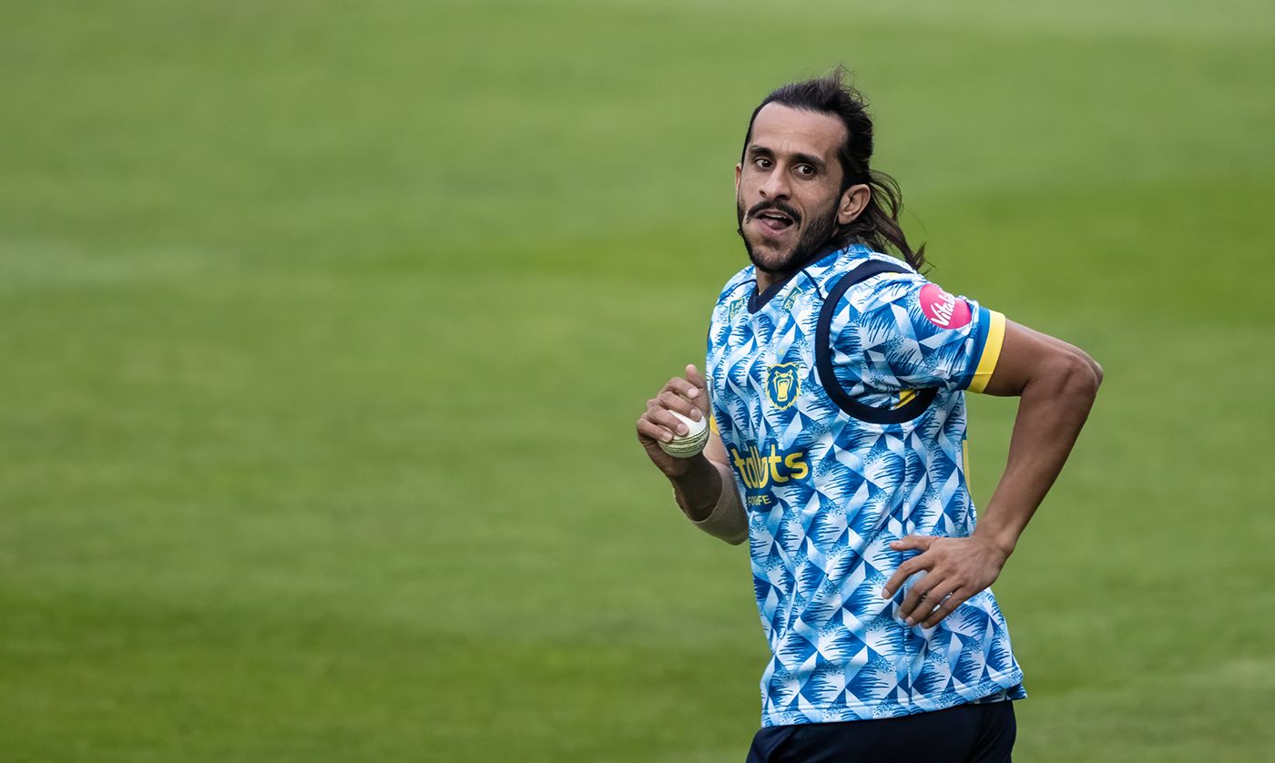 Hasan Ali celebrates taking a catch, cricket fielding hd pics