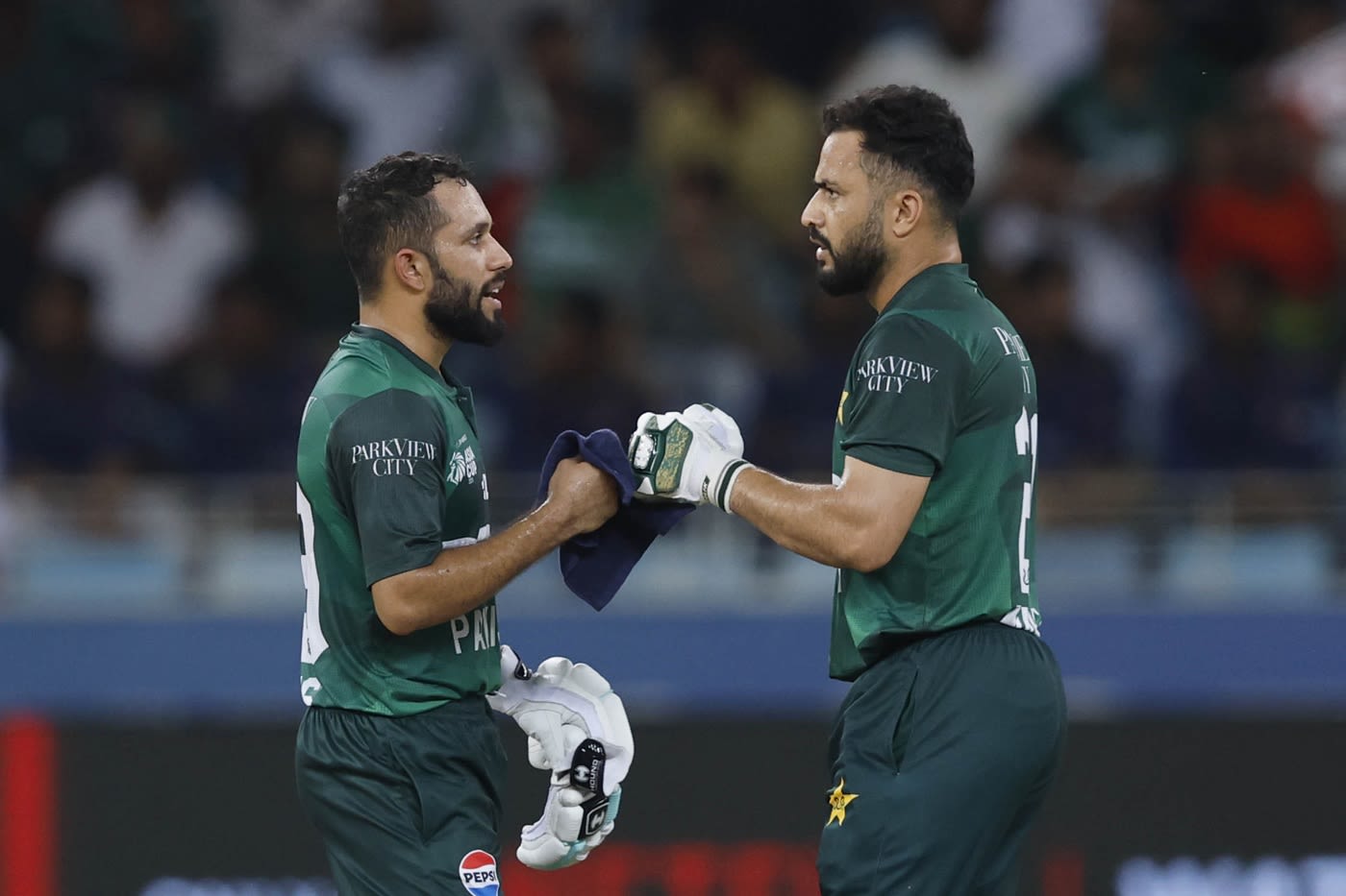 Mohammad Haris and Mohammad Nawaz had a quick partnership, batting duo cricket wallpaper