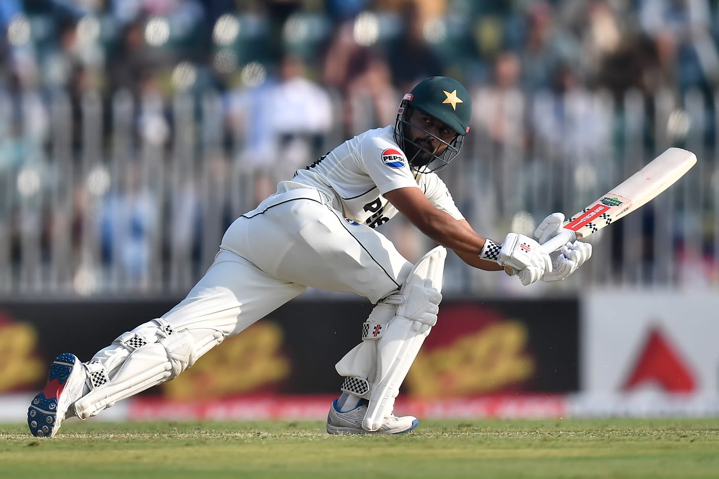 Saud Shakeel batted till the close, batting endurance photo