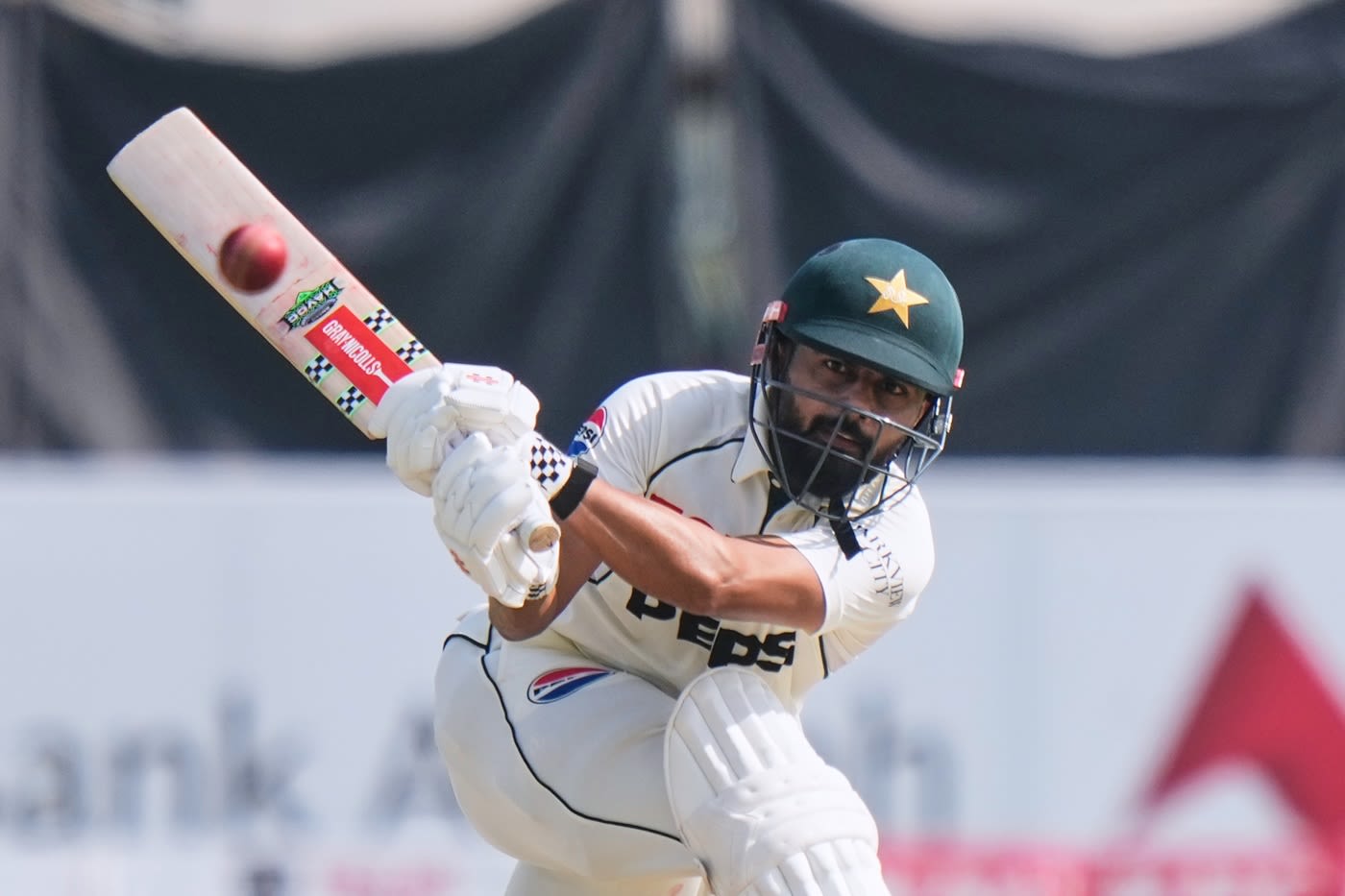 Saud Shakeel made a patient 66, composed batting cricket photo, hd pics