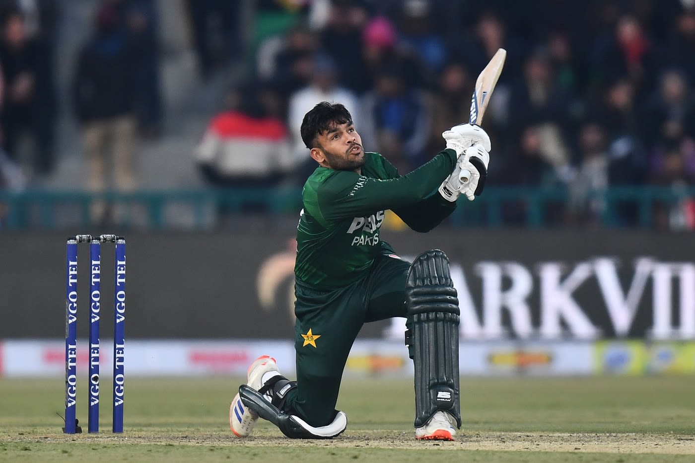 Usman Khan brings out a slog-sweep, powerful shot wallpaper