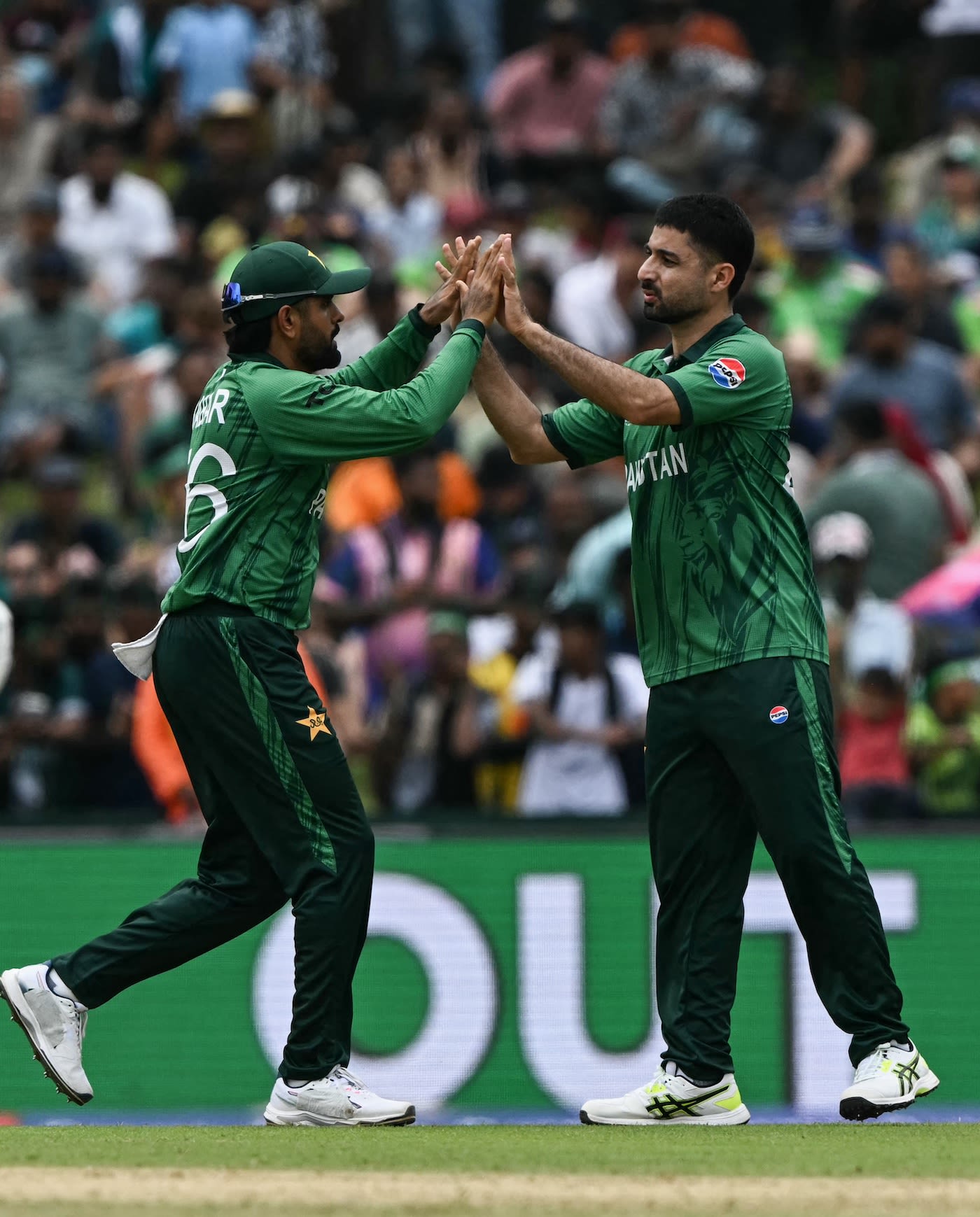 Abrar Ahmed celebrates with Babar Azam, celebration cricket wallpaper