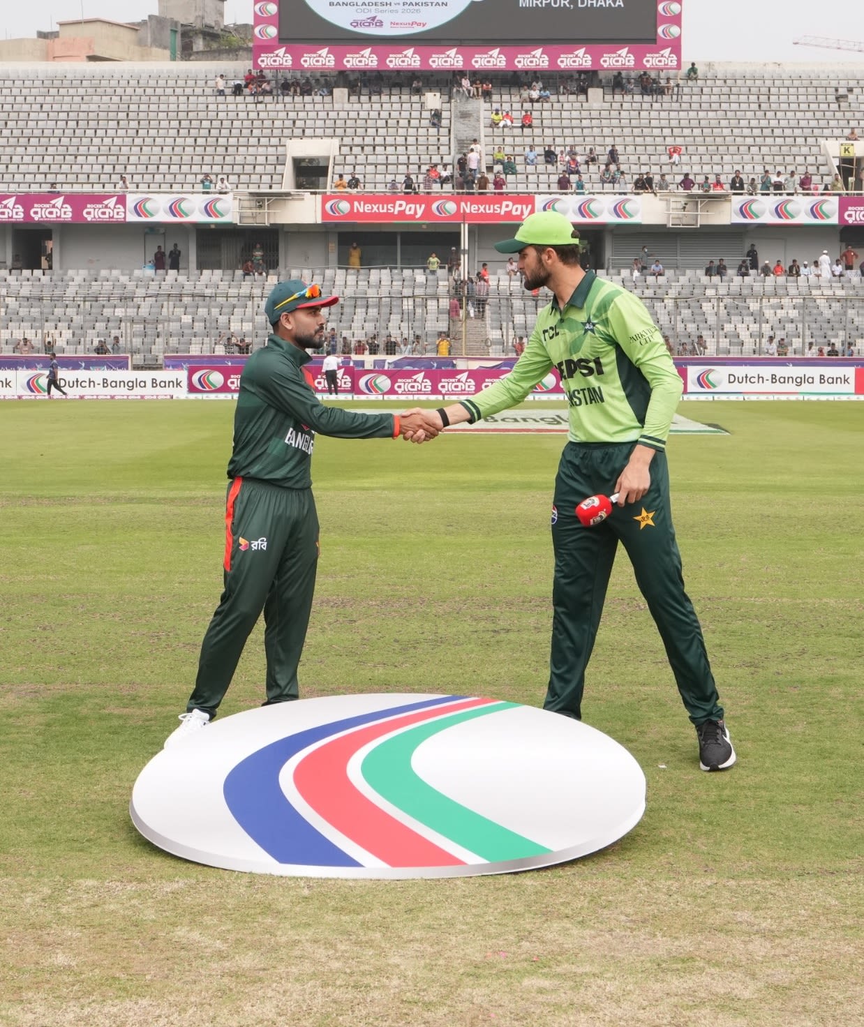 Mehidy Hasan Miraz and Shaheen Shah Afridi at the toss, cricket toss photo
