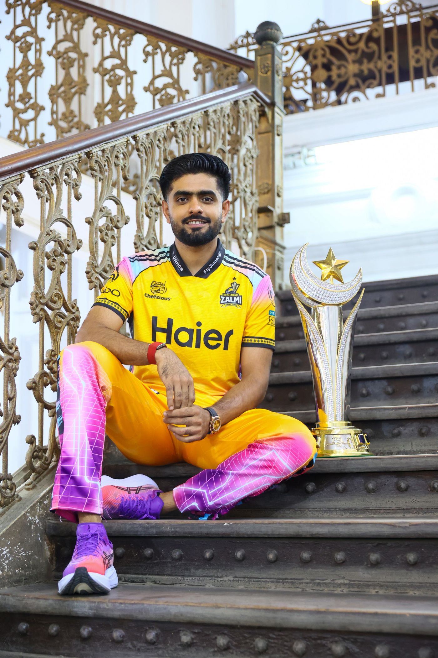 Babar Azam poses with the PSL trophy, champion cricket photo, hd pics