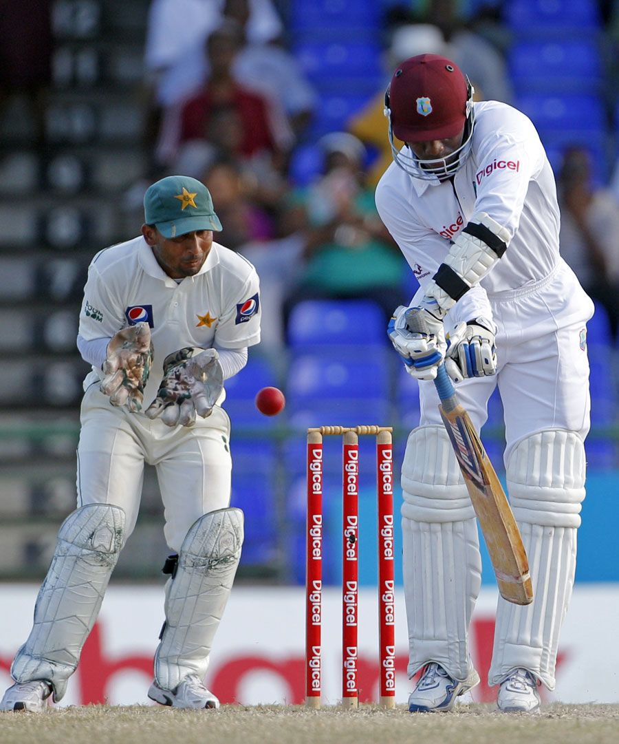 Marlon Samuels edges into Mohammad Salman's gloves