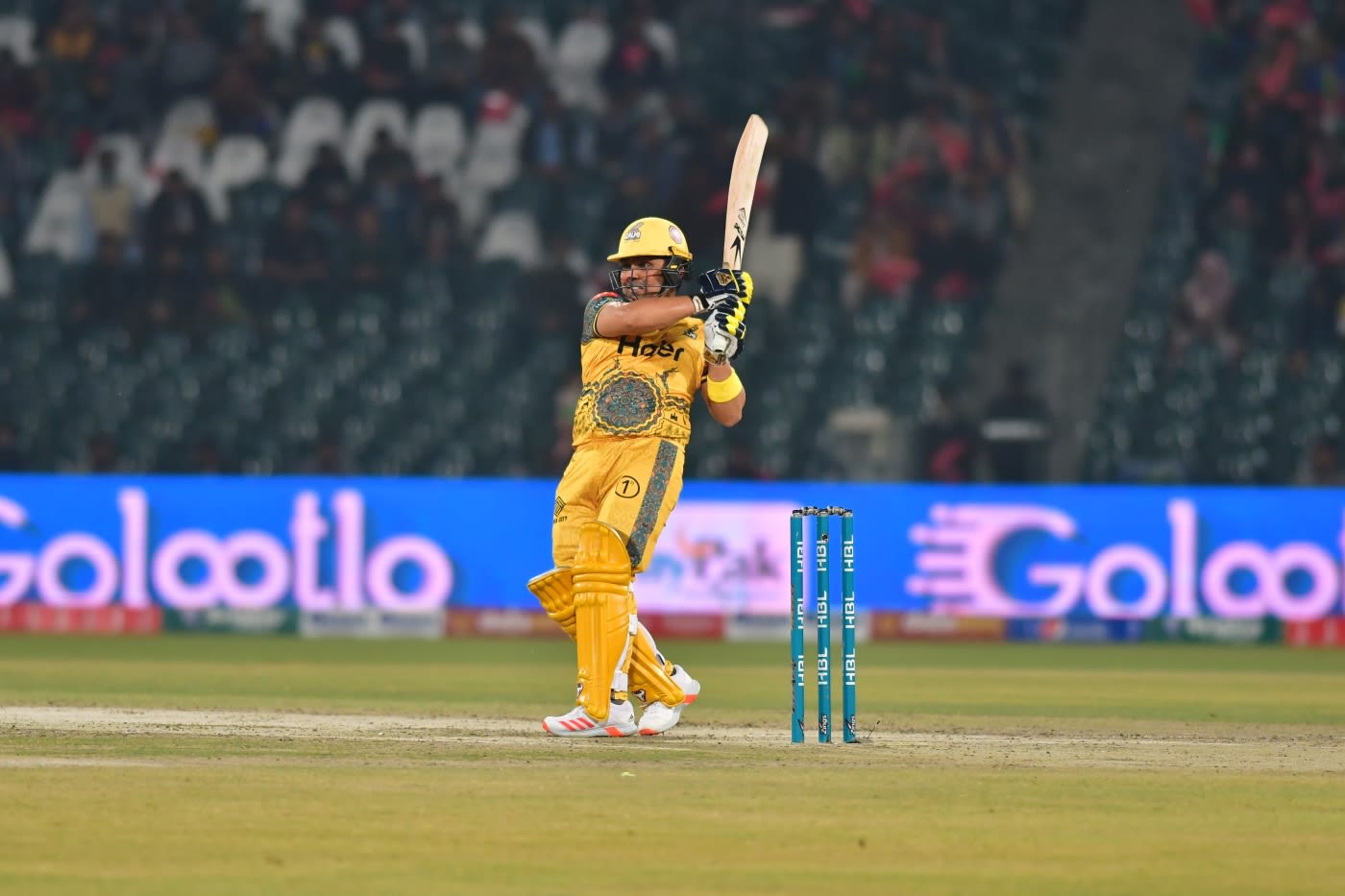 Kamran Akmal swivels into a pull
