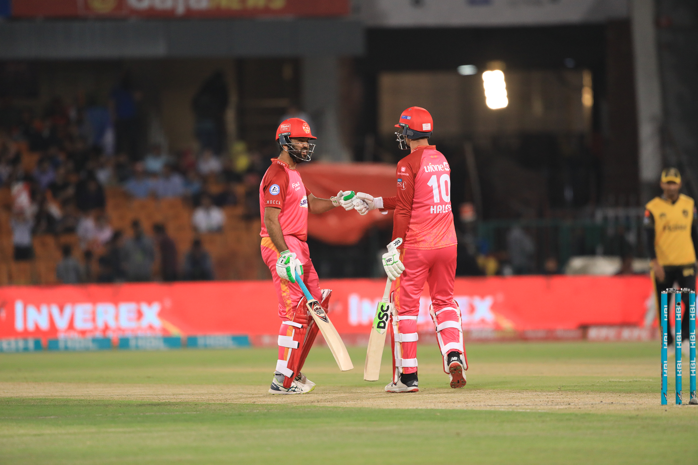 Alex Hales and Sohaib Maqsood's partnership put United on course