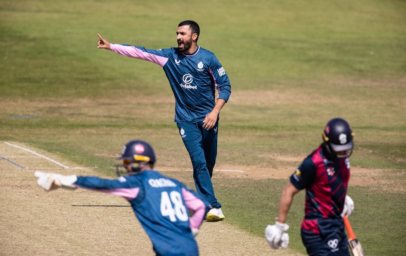 Zafar Gohar took 4 for 39