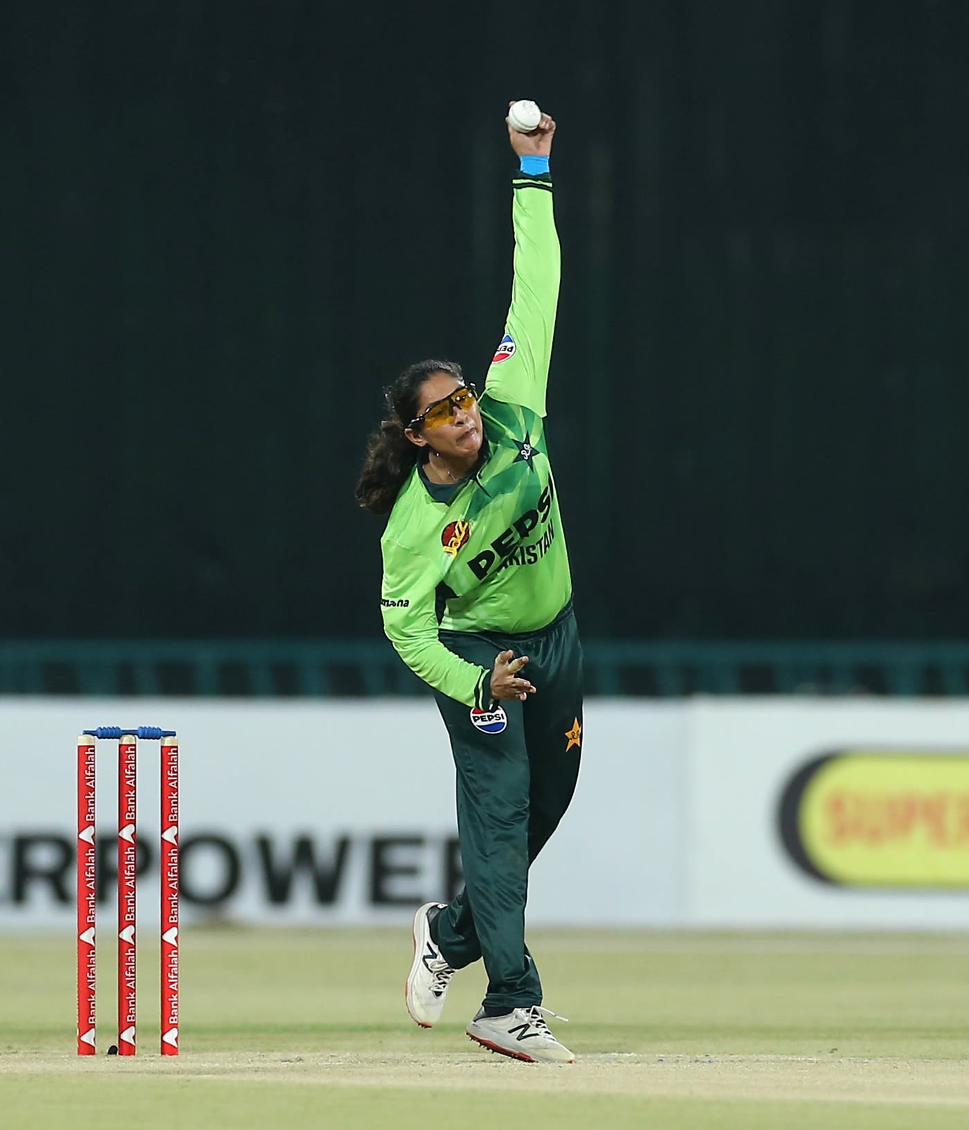 Sadia Iqbal bowled Laura Wolvaardt for 4